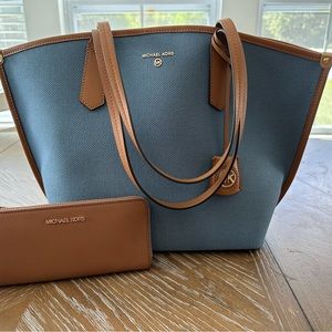 NWT Michael Kors   Jane LG Tote Denim color with matching wallet